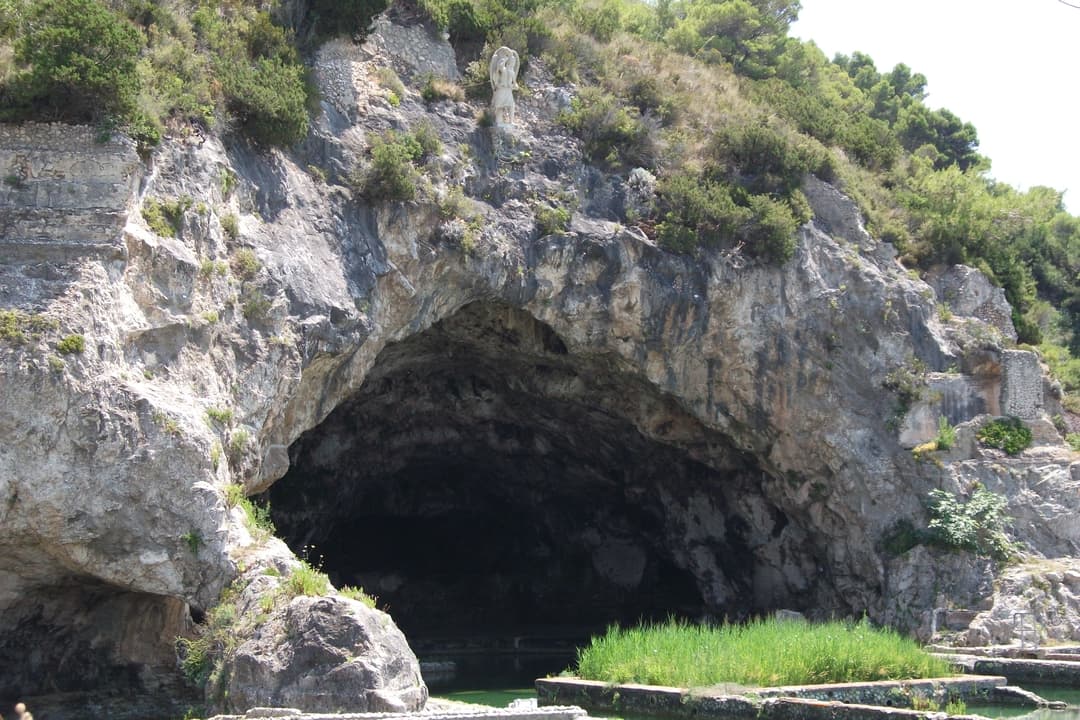 Villa di Tiberio e Grotta